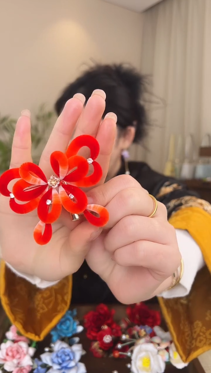 刺绣(****)红色蝴蝶结胖绒边夹