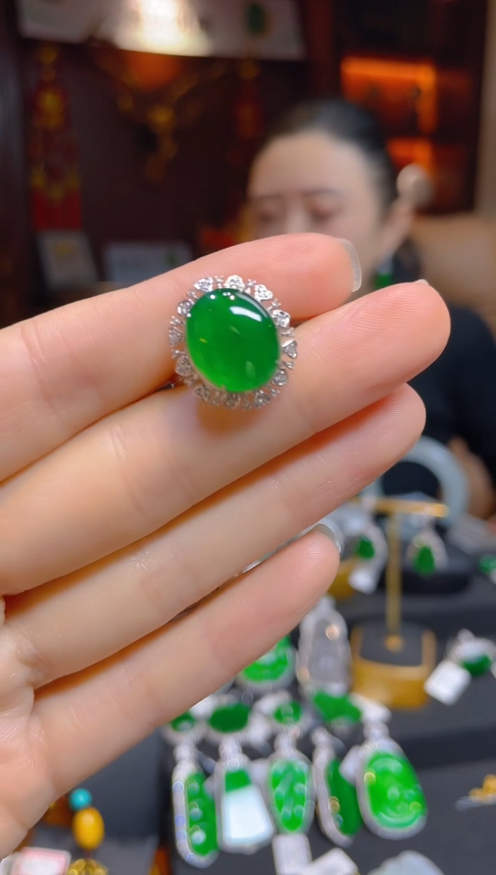 【闪购商品】翡翠戒指18K金镶嵌119544天然A货翡翠蛋面戒指
