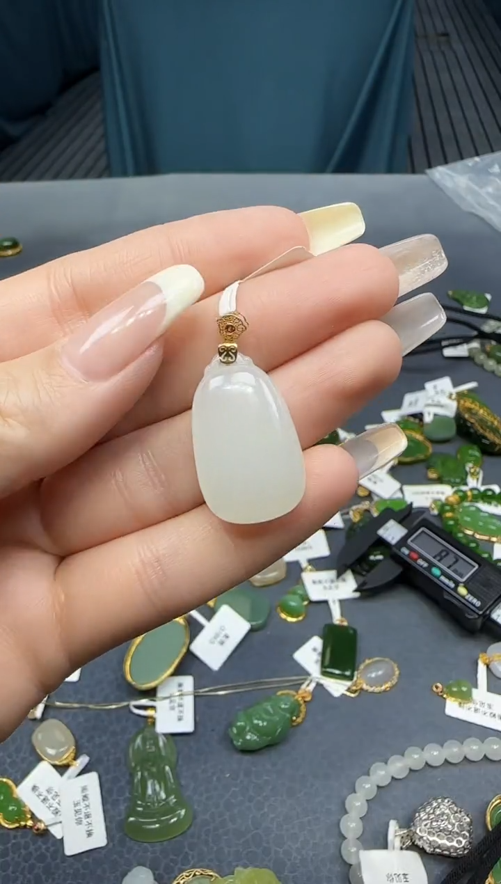 【闪购商品】和田玉挂件18K金镶嵌1