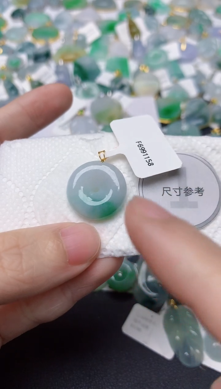 颈饰18K金镶嵌翡翠天然缅甸A货翡翠