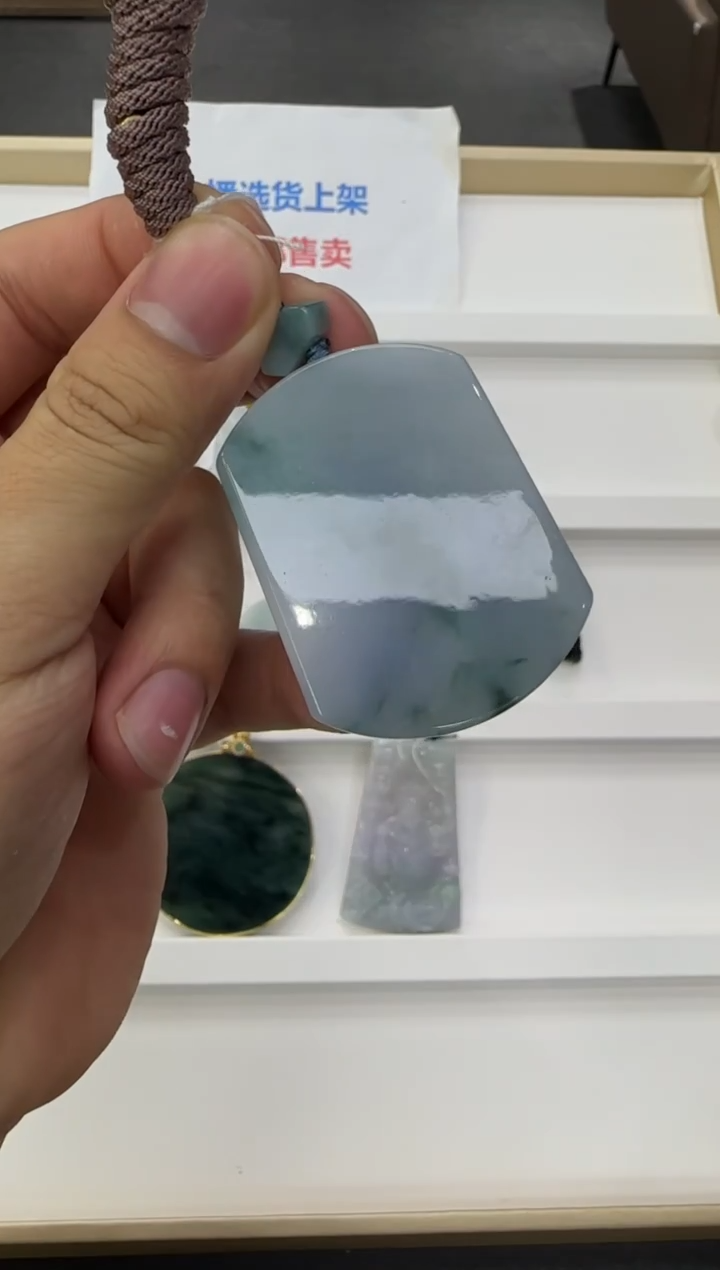 颈饰未镶嵌翡翠天然翡翠A货孤品一件 