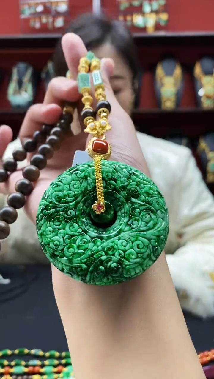 颈饰未镶嵌翡翠吊坠