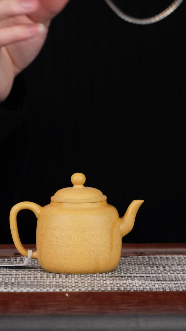 【闪购商品】紫砂茶壶8金黄段宫灯150