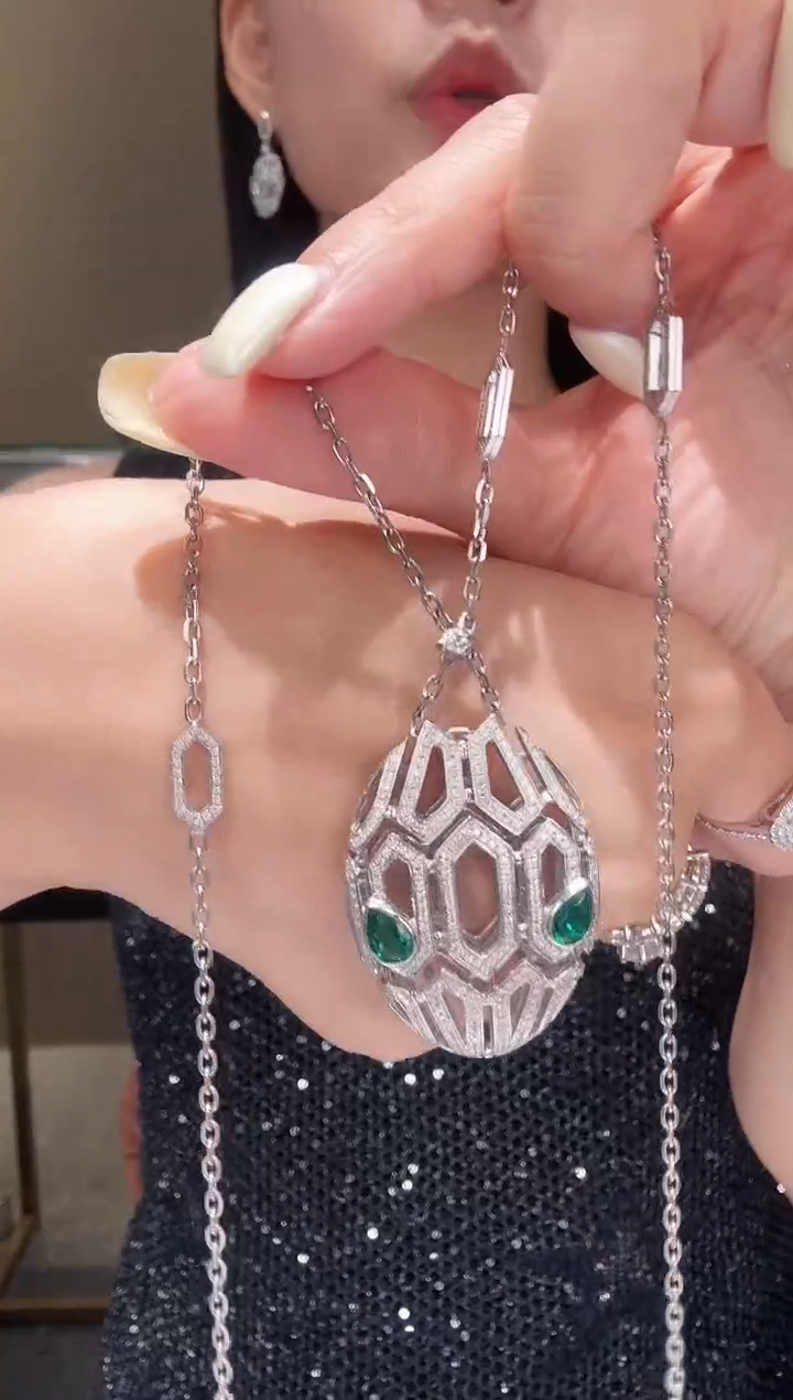 铂Pt950镶嵌项链钻石绿眼睛蛇项链