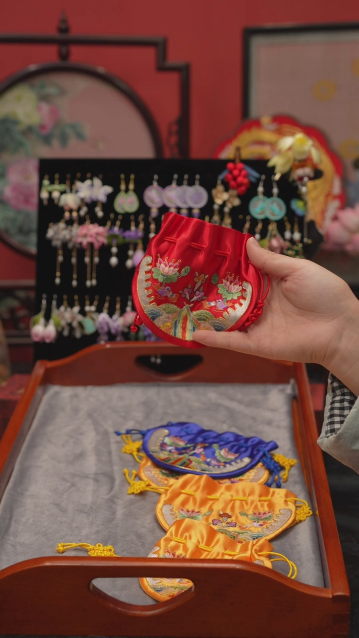 刺绣麦****糖非遗绒花手工饰品