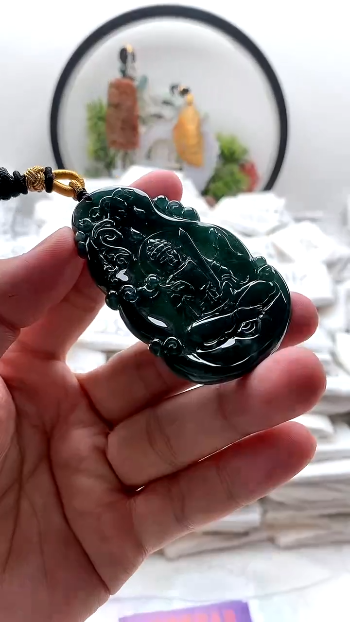 颈饰未镶嵌翡翠虚空藏