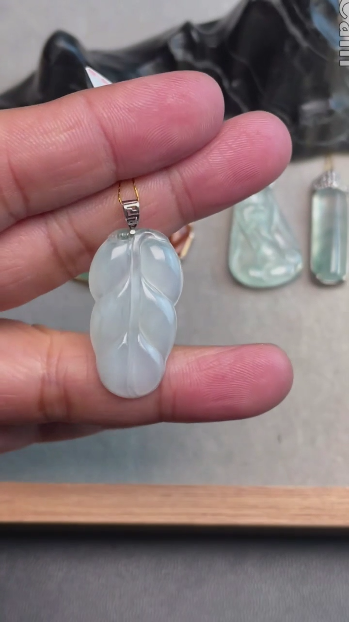 【闪购商品】翡翠吊坠(不含链)18K金镶嵌天然缅甸翡翠A货