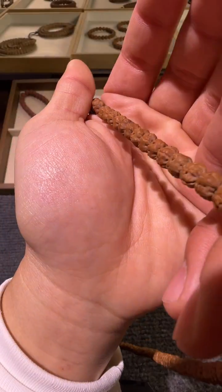 手串金刚菩提原桩佛手长礼盒发货