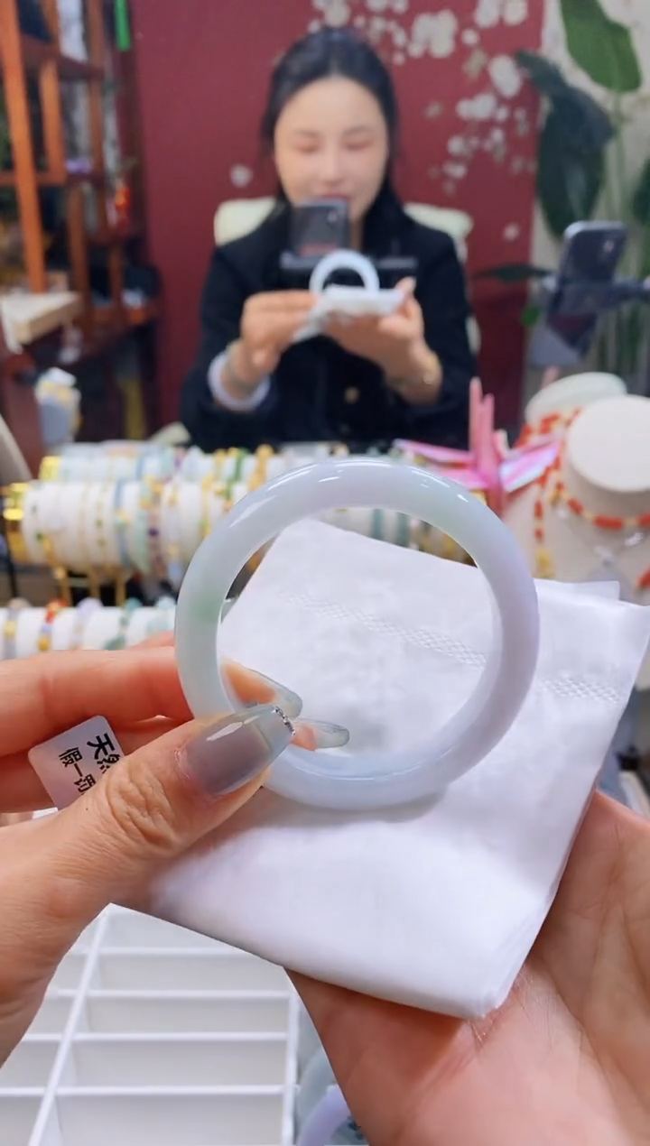 【闪购商品】翡翠手镯未镶嵌18/圈口52 53/11.7*8.2