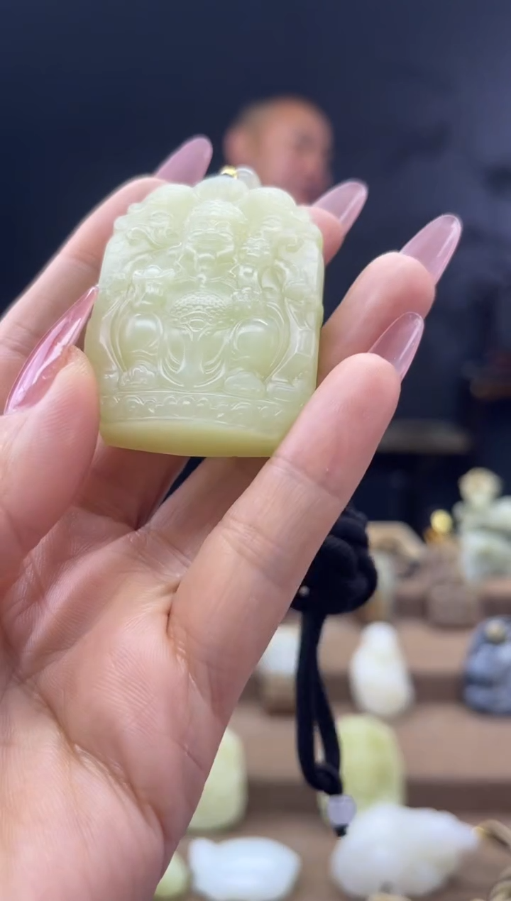 颈饰未镶嵌和田玉1