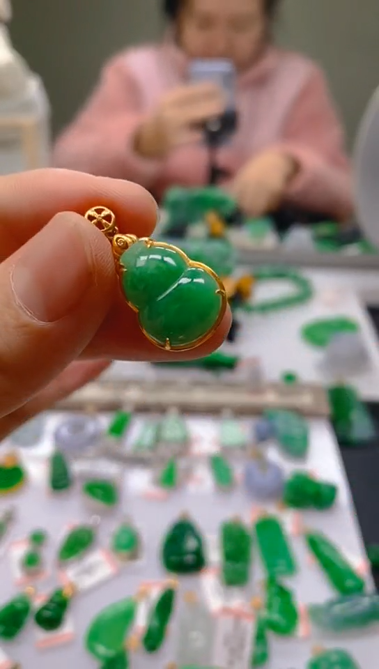 【闪购商品】翡翠颈饰18K金镶嵌天然翡翠a货，一物一证