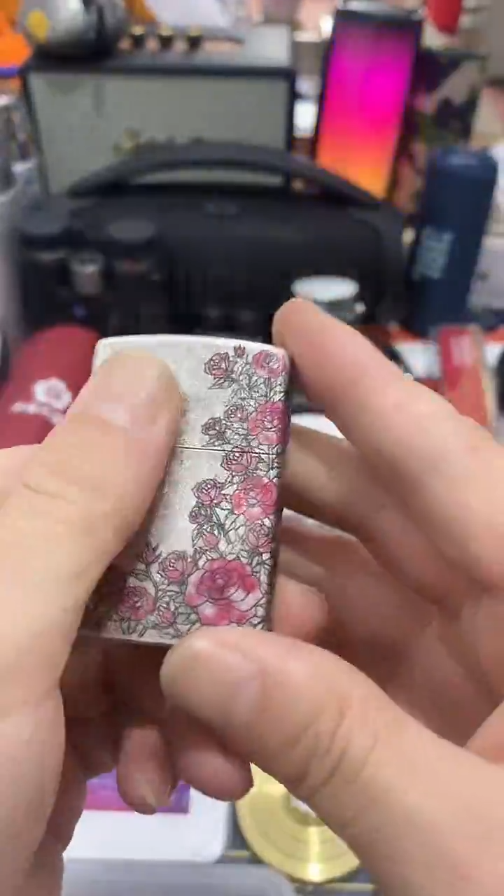 瓷片闪购商品  如图所示