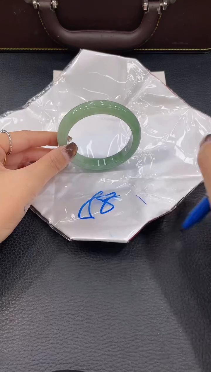 【闪购商品】翡翠手镯未镶嵌手镯