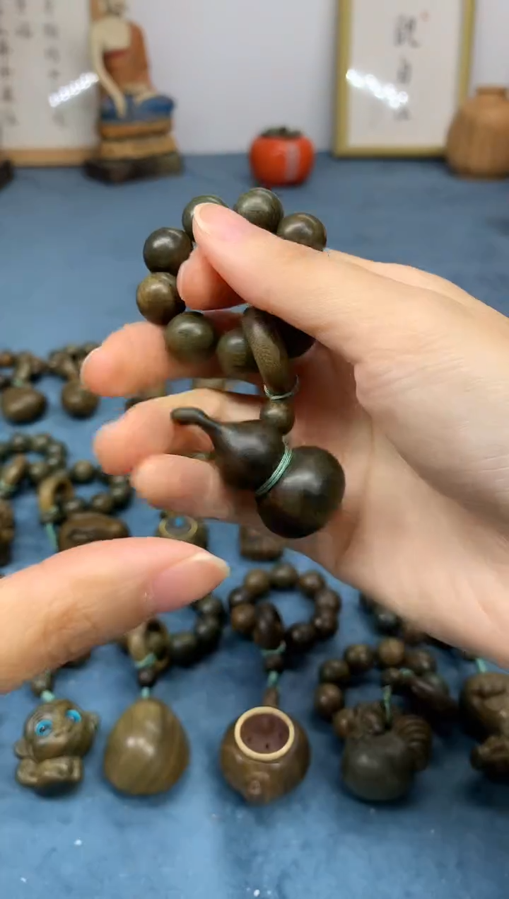 【闪购商品】维腊木（绿檀）把件葫芦 盘玩件