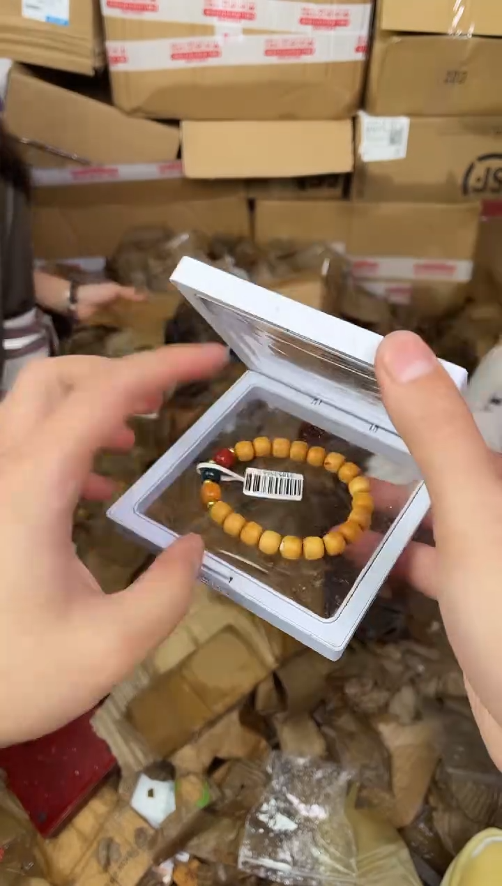 木质非金属捧月文创福利闪购商品无礼盒