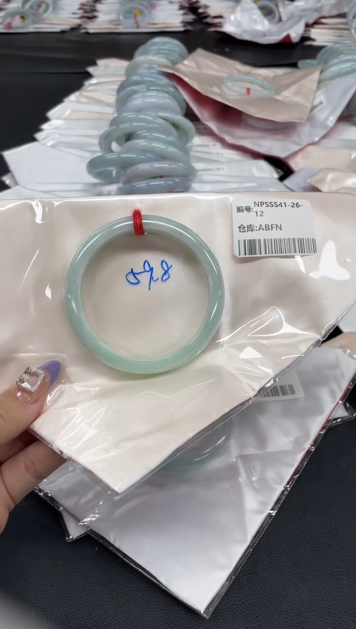 未镶嵌手镯翡翠翡翠手镯