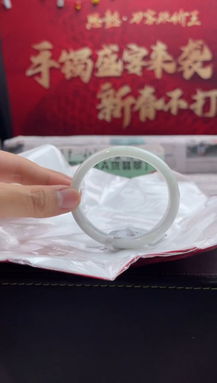 【闪购商品】翡翠手镯（贵妃镯）未镶嵌29翡翠手镯（微瑕）
