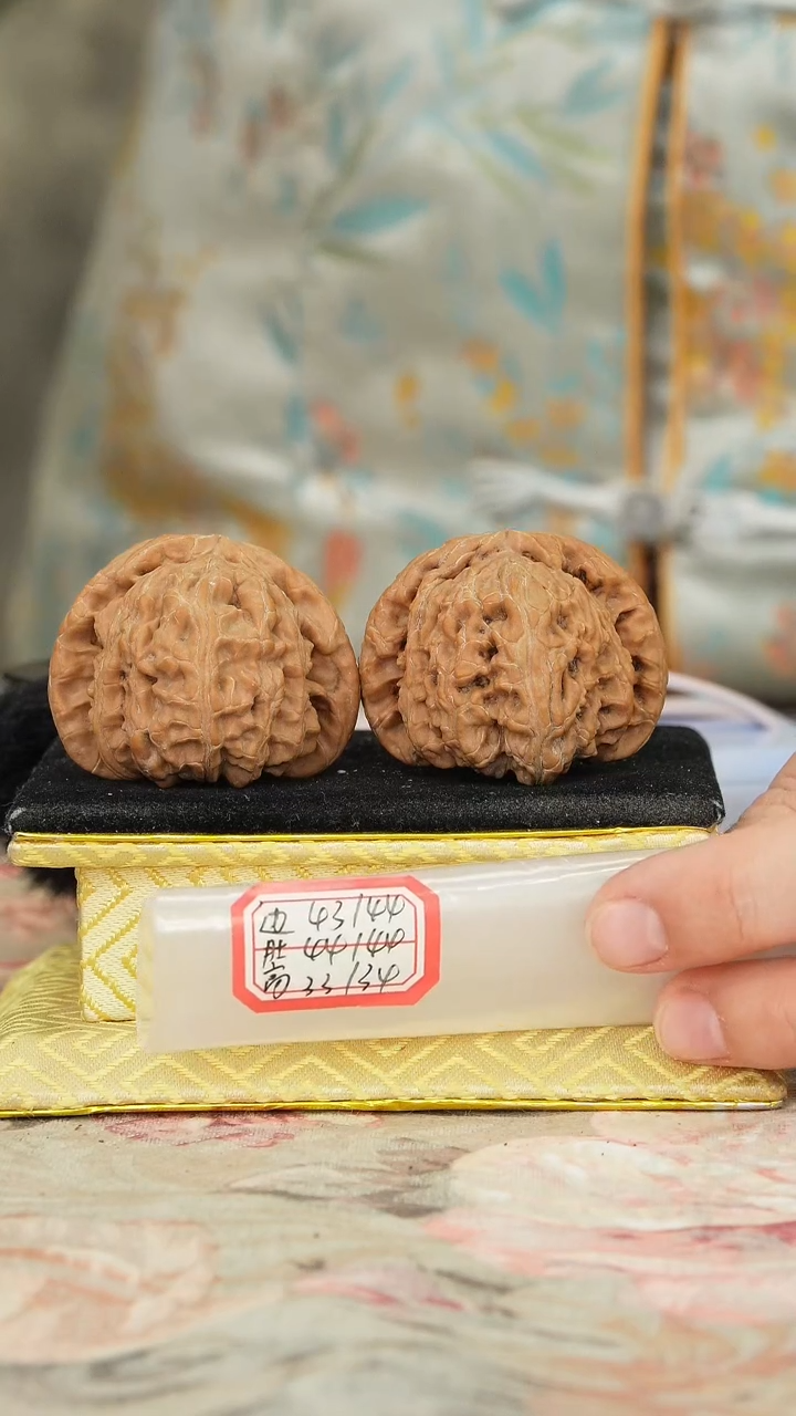 【闪购商品】文玩核桃把件白狮子