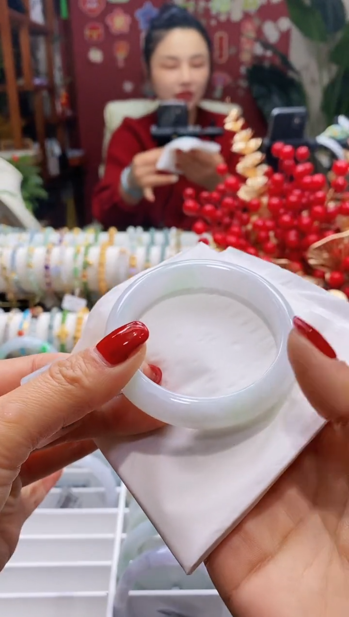 【闪购商品】翡翠手镯未镶嵌17圈口52-54/12.0*7.6