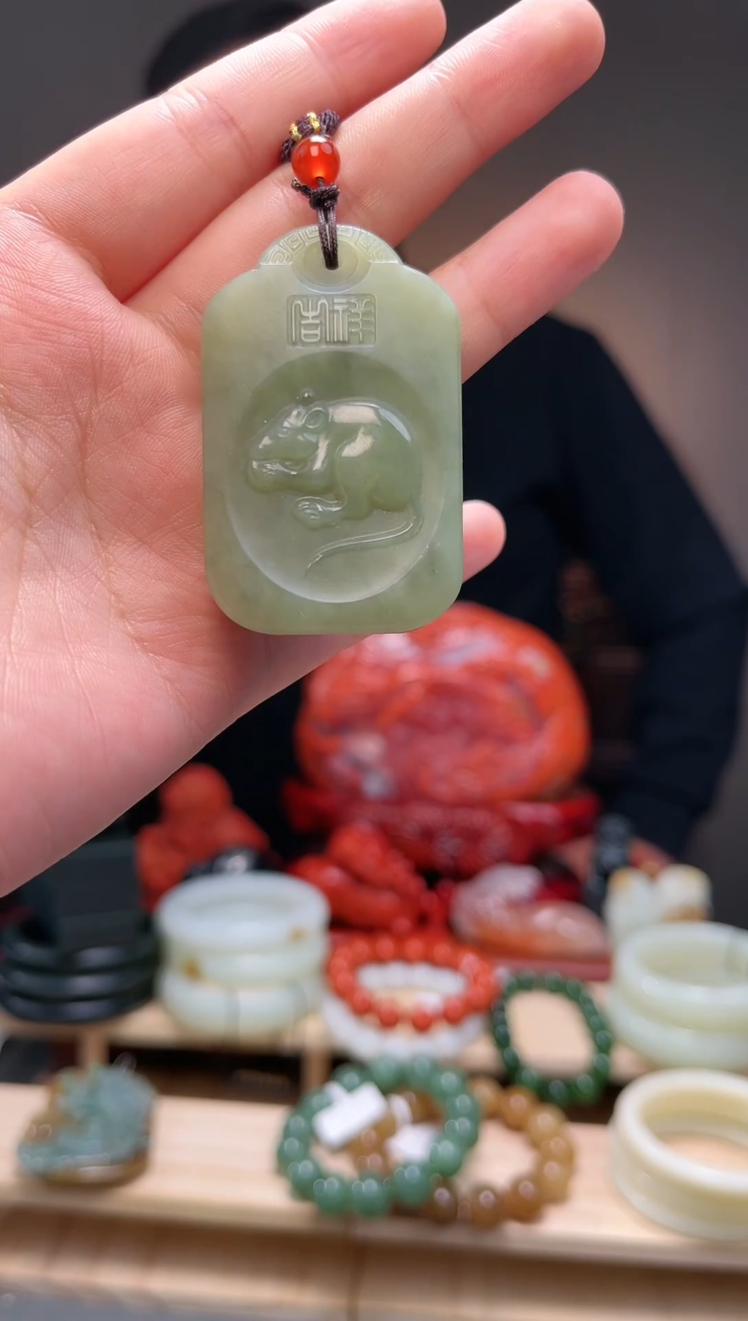 颈饰未镶嵌和田玉吊坠