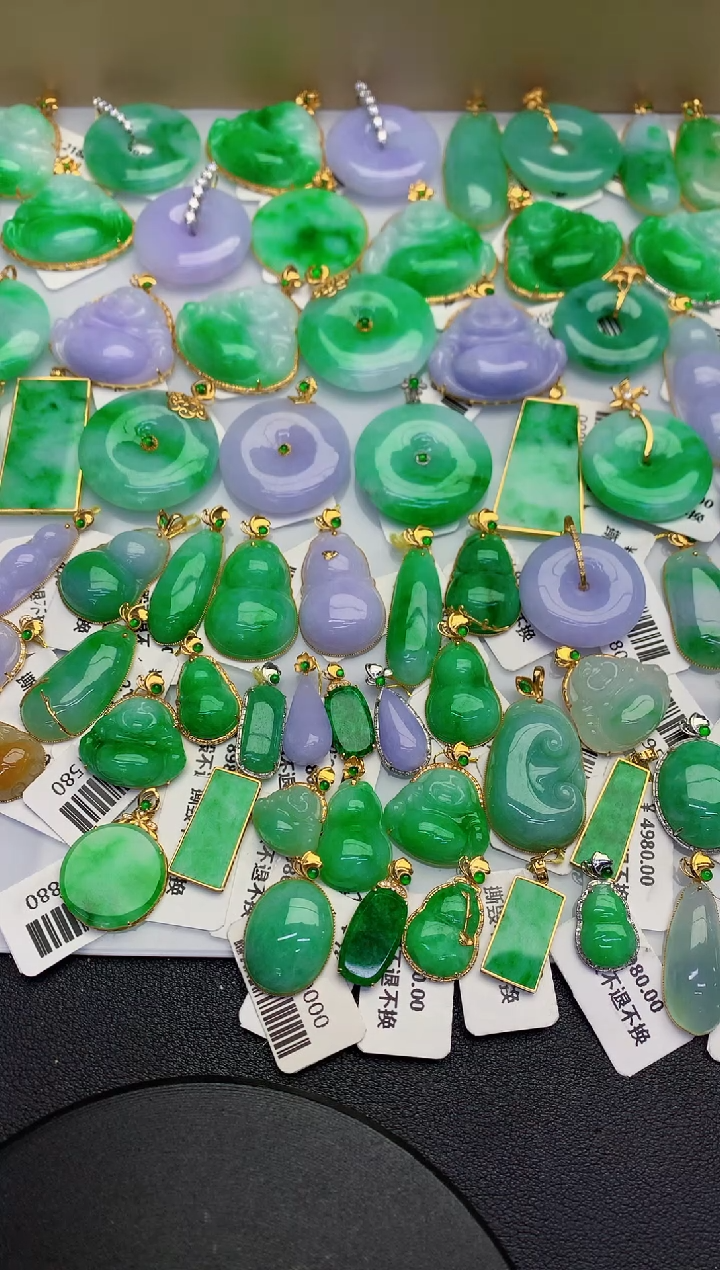 颈饰18K金镶嵌翡翠缅甸天然翡翠A货