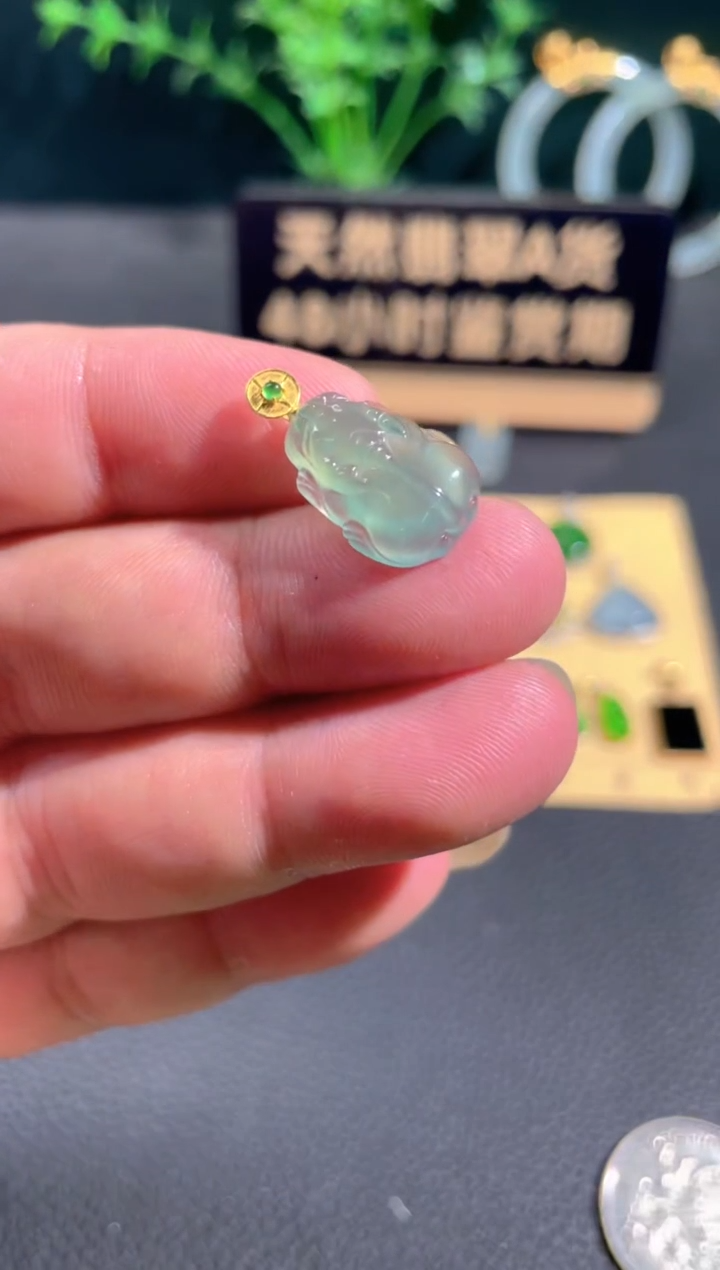 翡翠18K金镶嵌颈饰翡翠