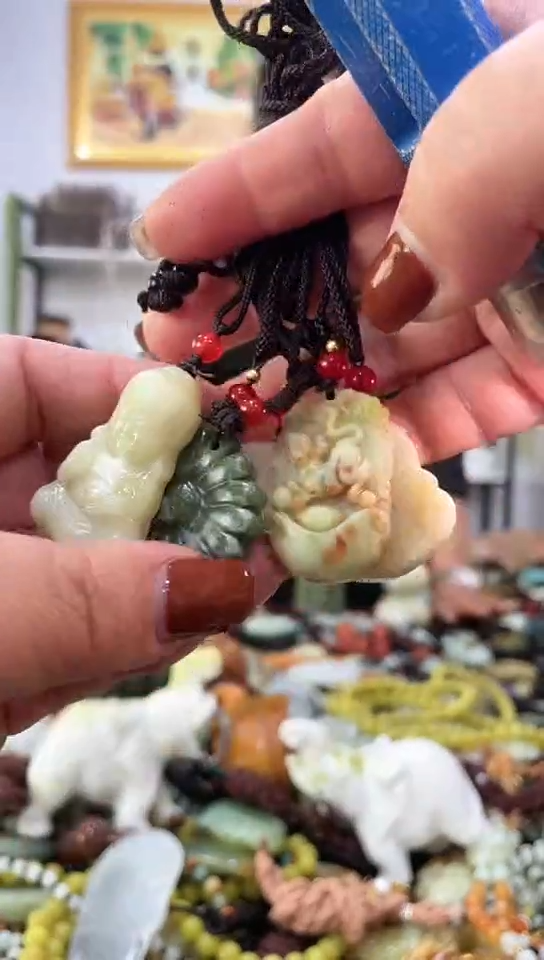 未镶嵌岫玉挂件 