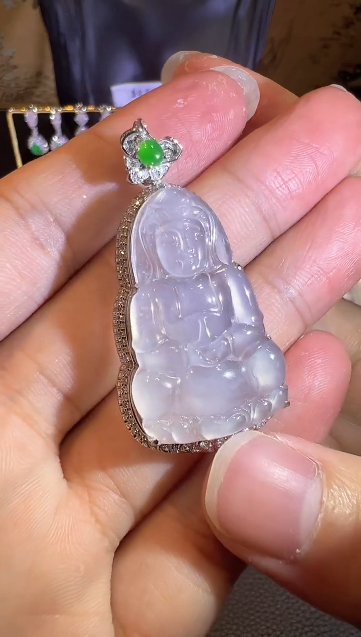 【闪购商品】翡翠吊坠(赠链)18K金镶嵌高冰玻观音