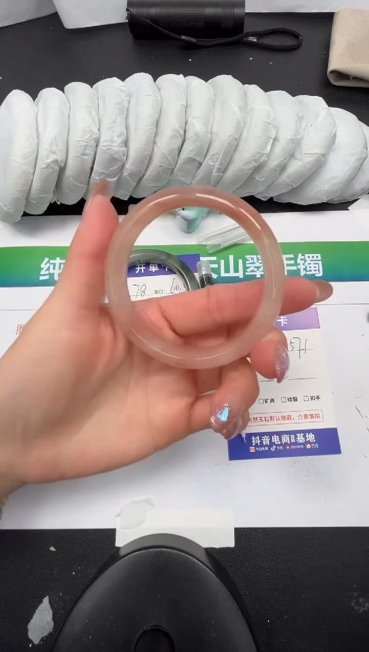 【闪购商品】石英质玉手镯未镶嵌79-57.1