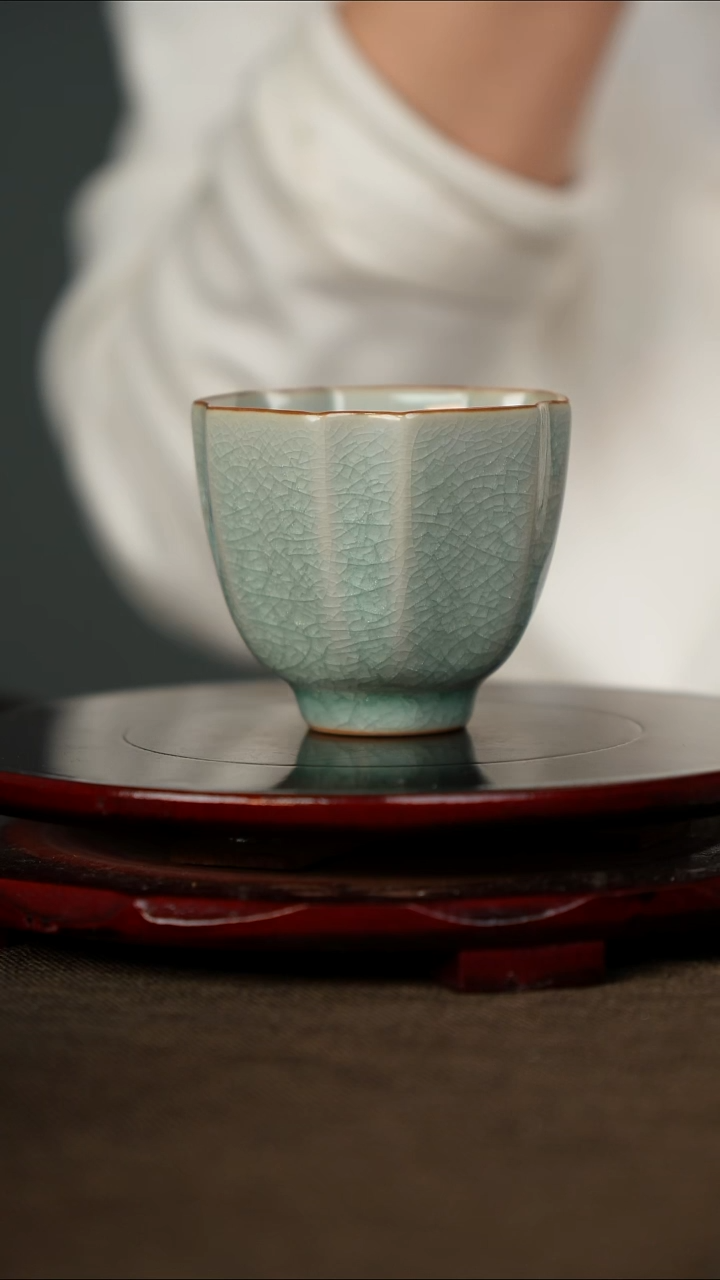   樊立 鱼鳞冰花 五瓣葵口杯 带底款