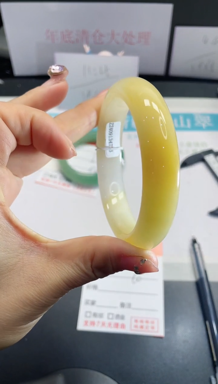【闪购商品】石英质玉手镯未镶嵌77