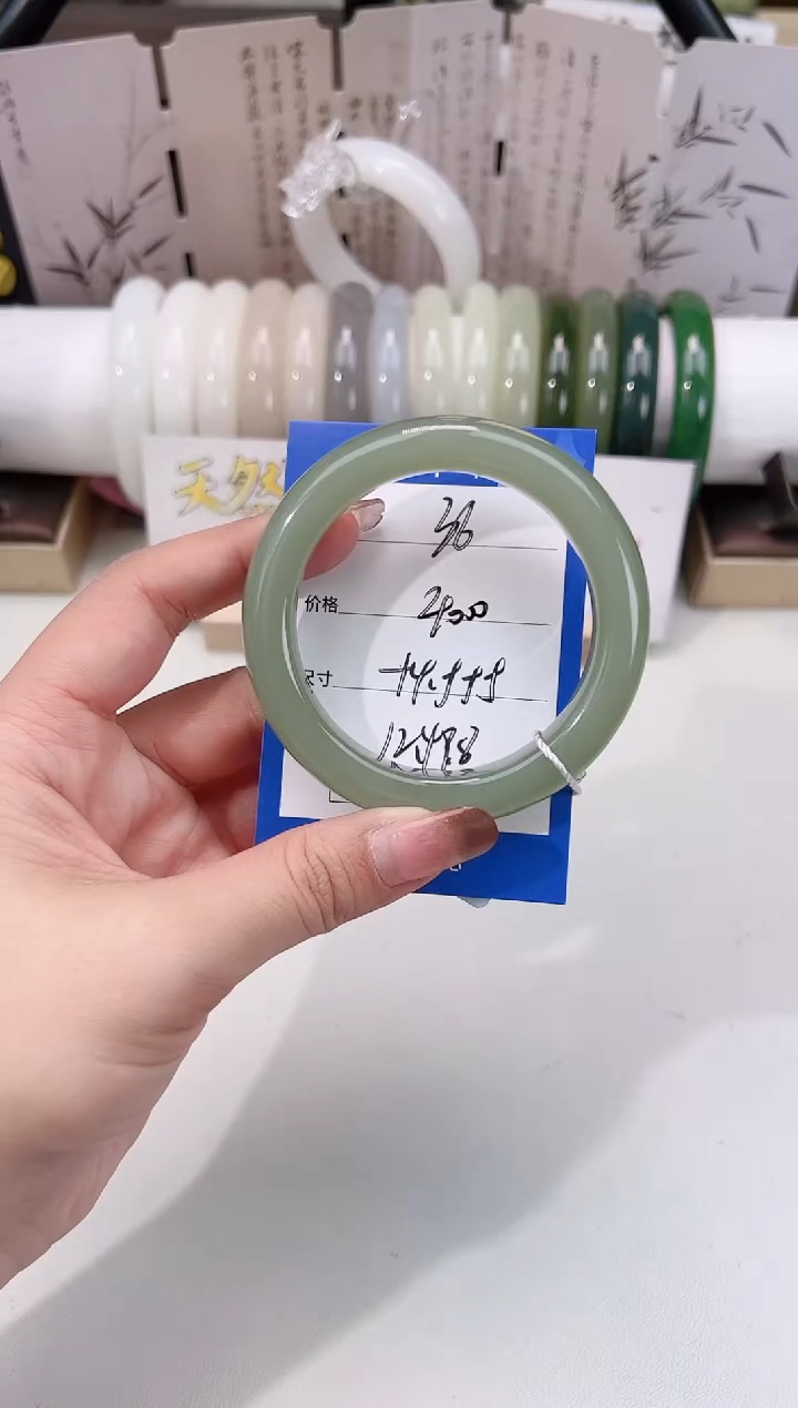 未镶嵌手镯和田玉湖水36