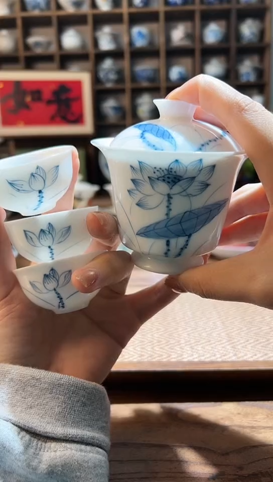 【闪购商品】手绘素荷高足盖碗+3个客杯