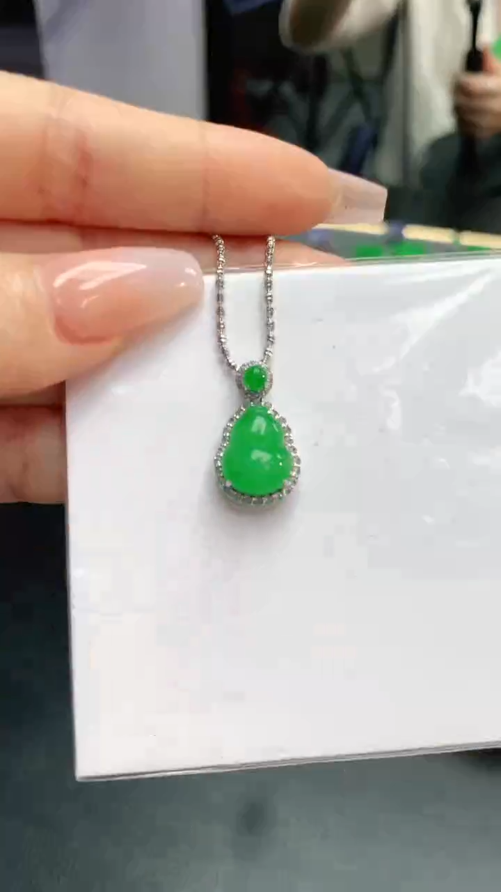 【闪购商品】翡翠颈饰18K金镶嵌赠礼盒证书 