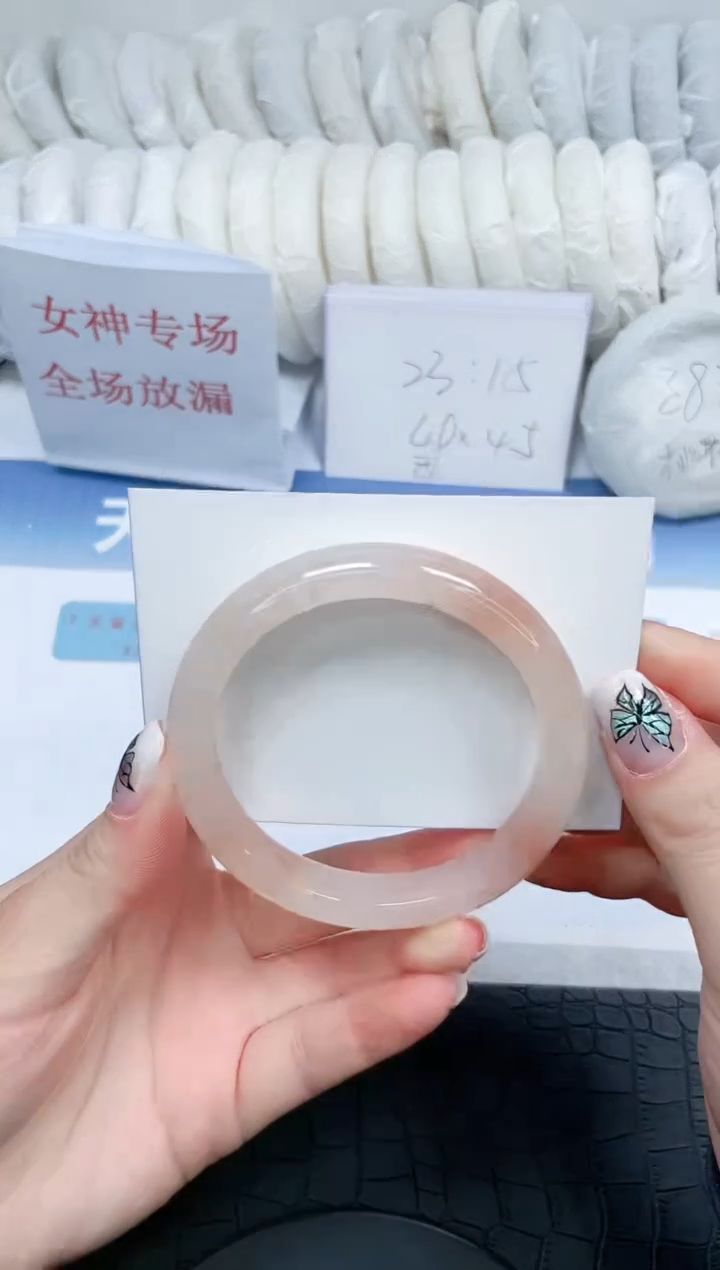 【闪购商品】石英质玉手镯未镶嵌360-58