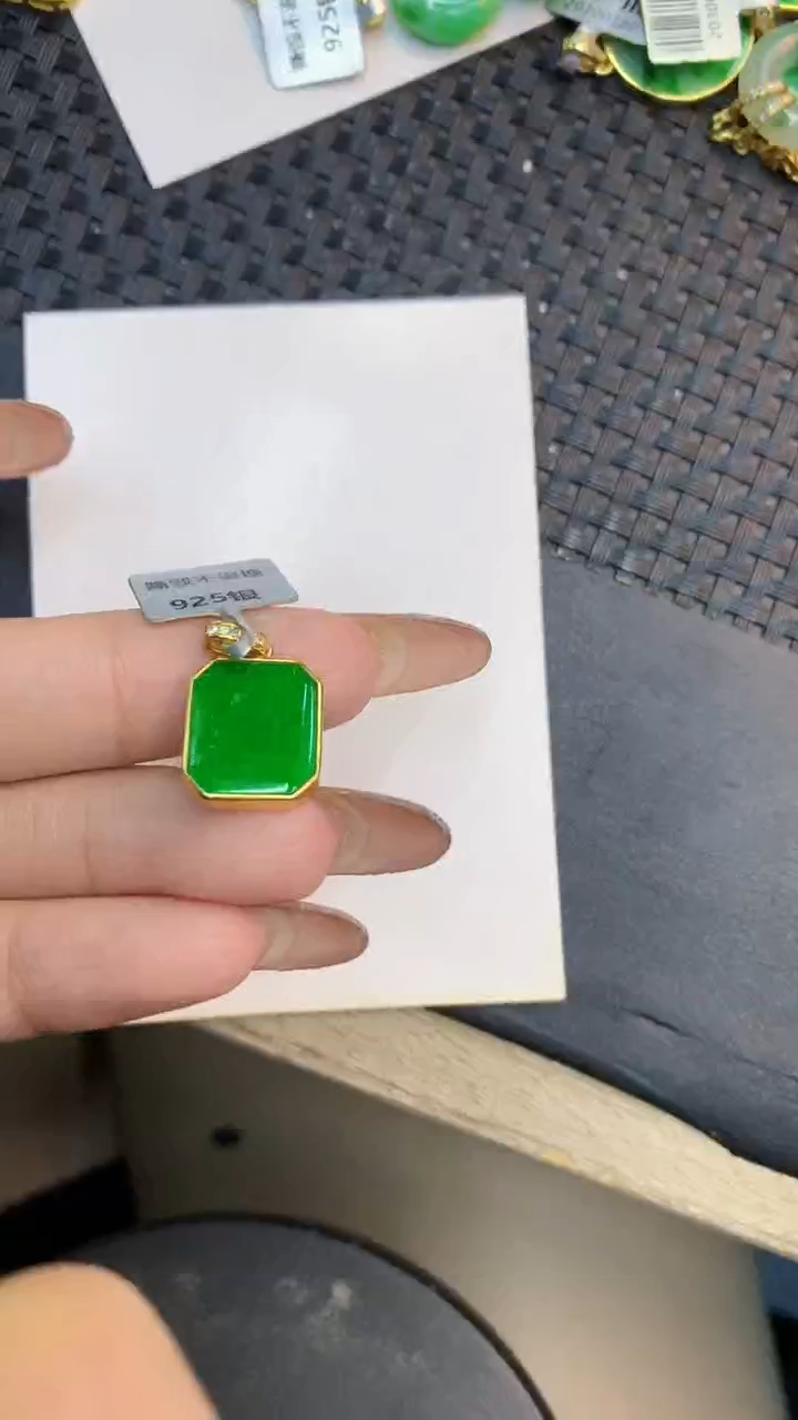 颈饰未镶嵌翡翠1