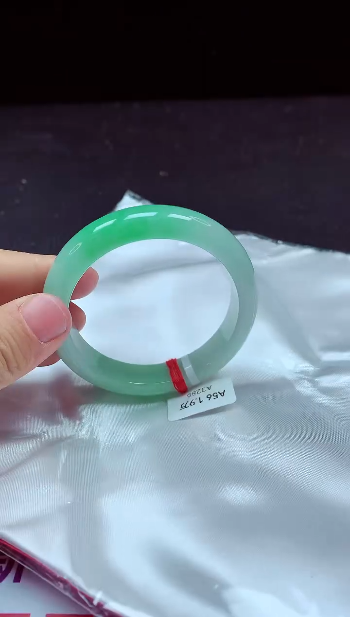 【闪购商品】翡翠手镯未镶嵌镯子56+