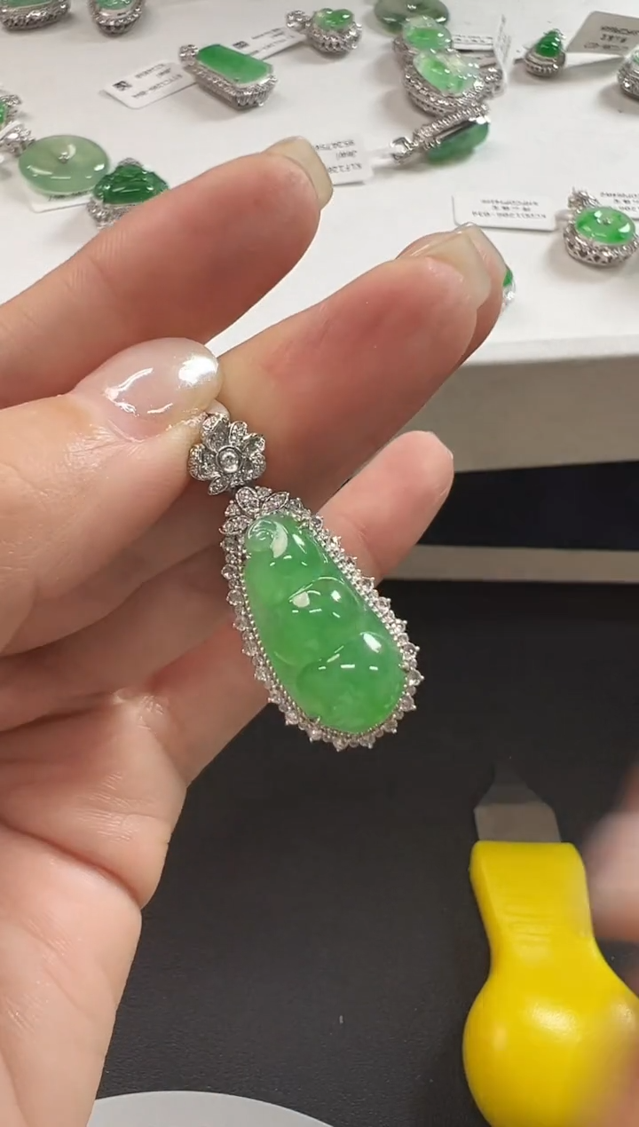 颈饰18K金镶嵌翡翠KXHM1206-017