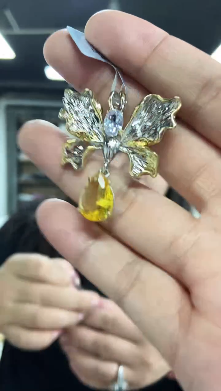 【闪购商品】水晶吊坠未镶嵌多样性发其一，颜色微差