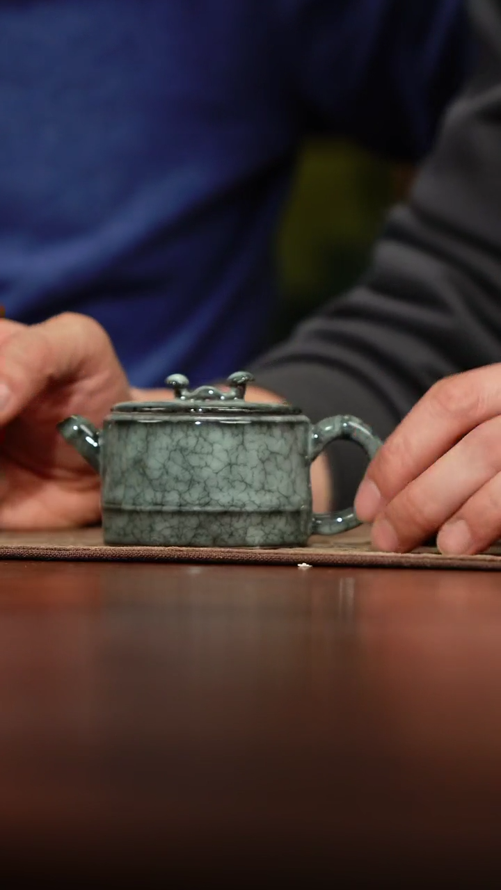 【闪购商品】92-1如意汉瓦壶（铁胎哥窑）