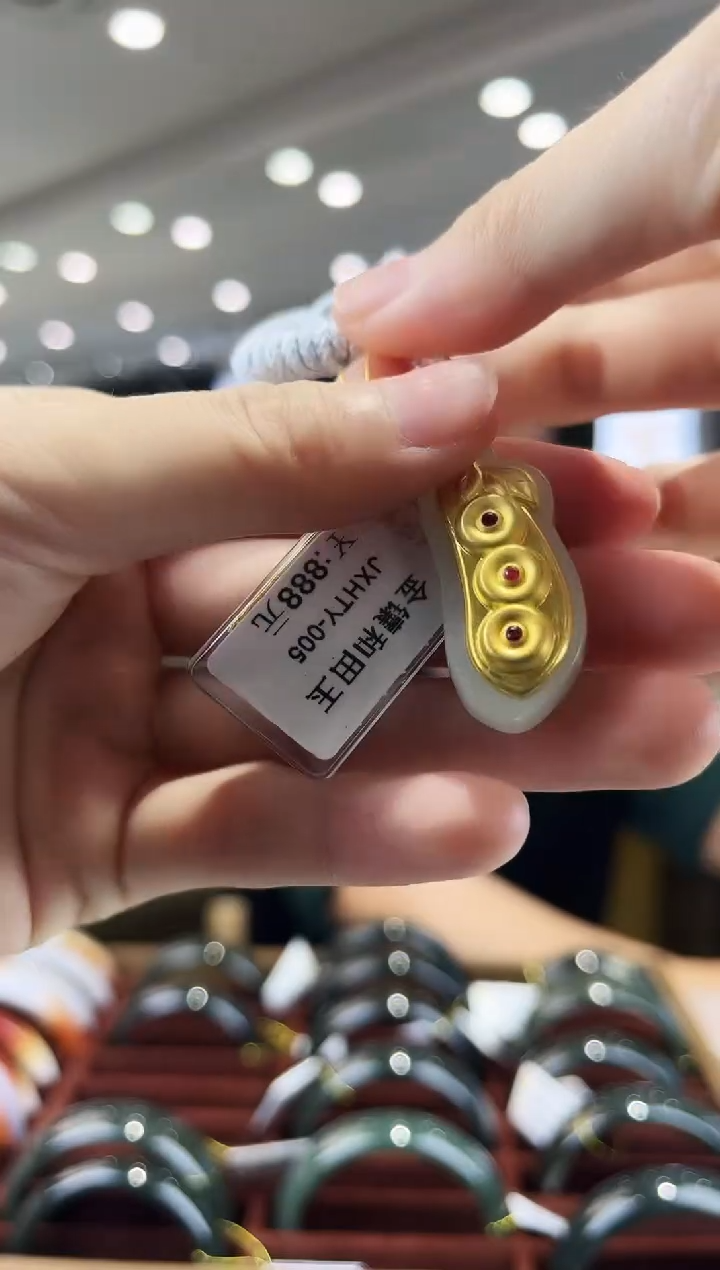 【闪购商品】和田玉颈饰足金镶嵌多样性发其一