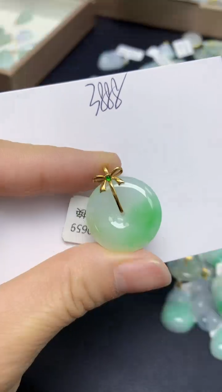 【闪购商品】翡翠挂件18K金镶嵌 天然翡翠A货