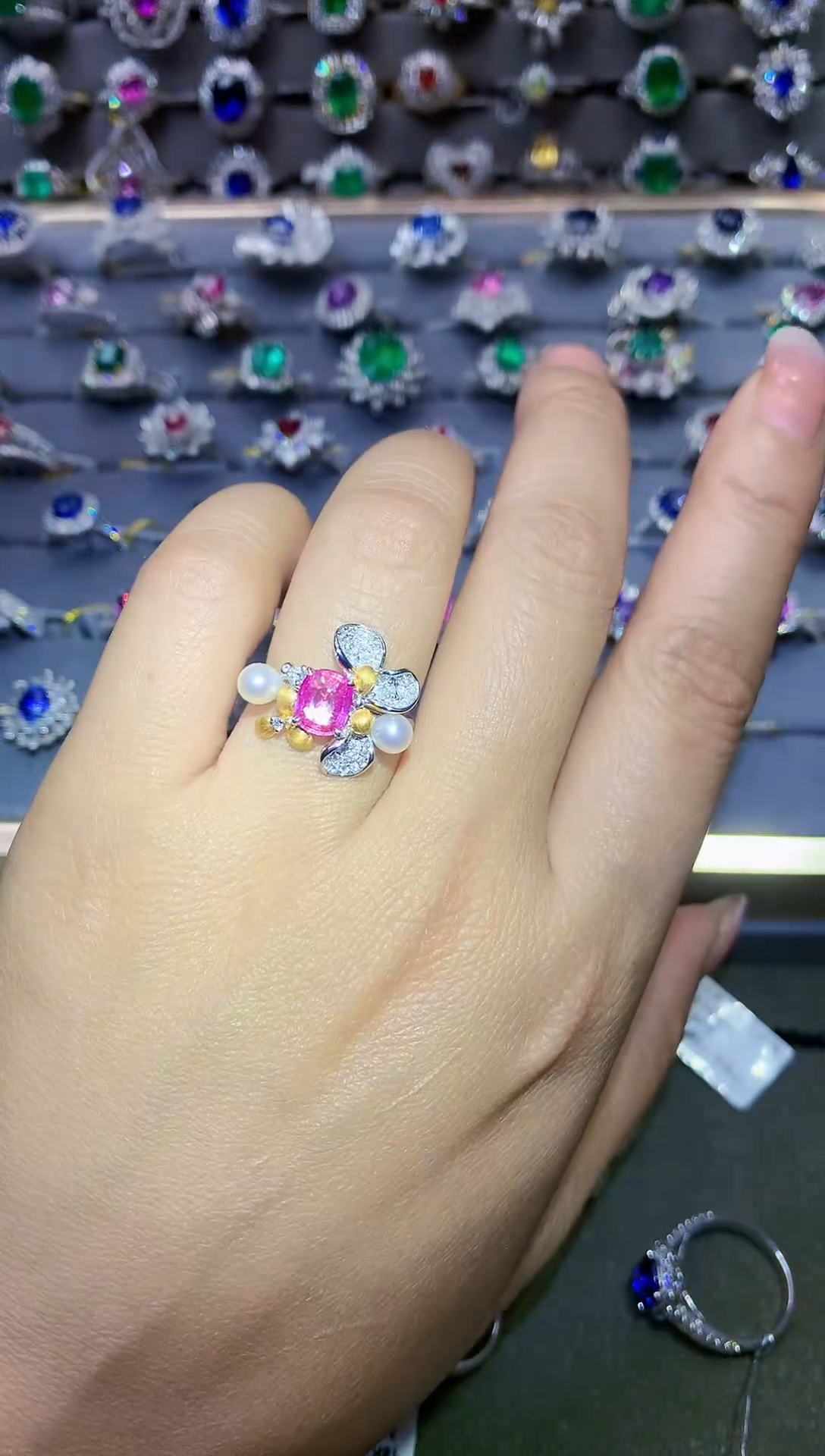 【闪购商品】彩色蓝宝石戒指18K金镶嵌1