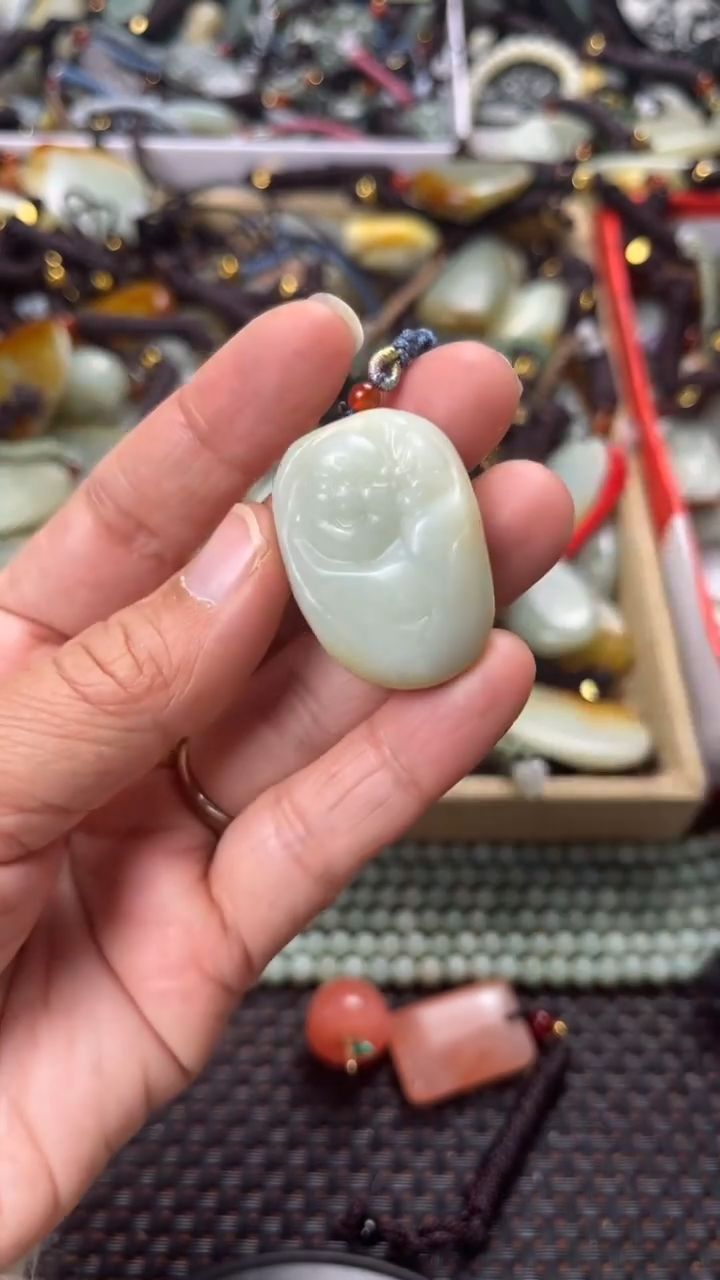 【闪购商品】和田玉颈饰未镶嵌多样性发货没有证书拍一发一有瑕