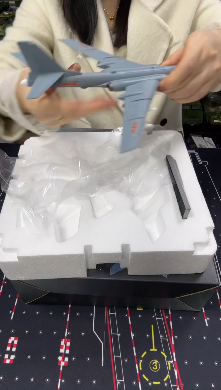 1/144轰6飞机模型