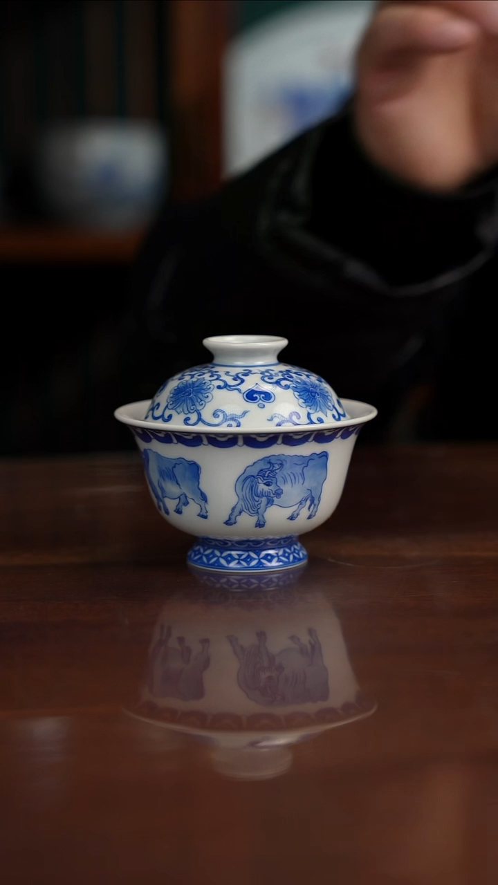自成堂柴窑青花五牛图