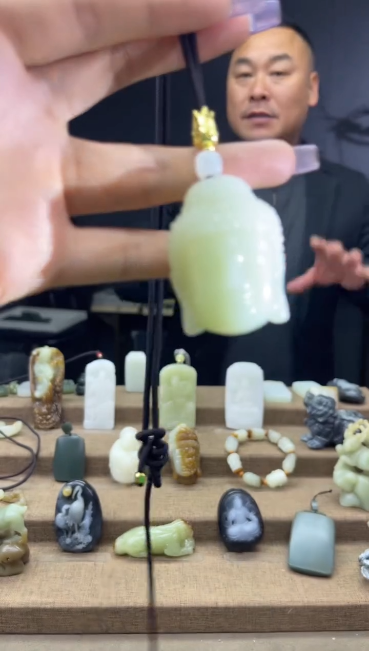 颈饰未镶嵌和田玉1