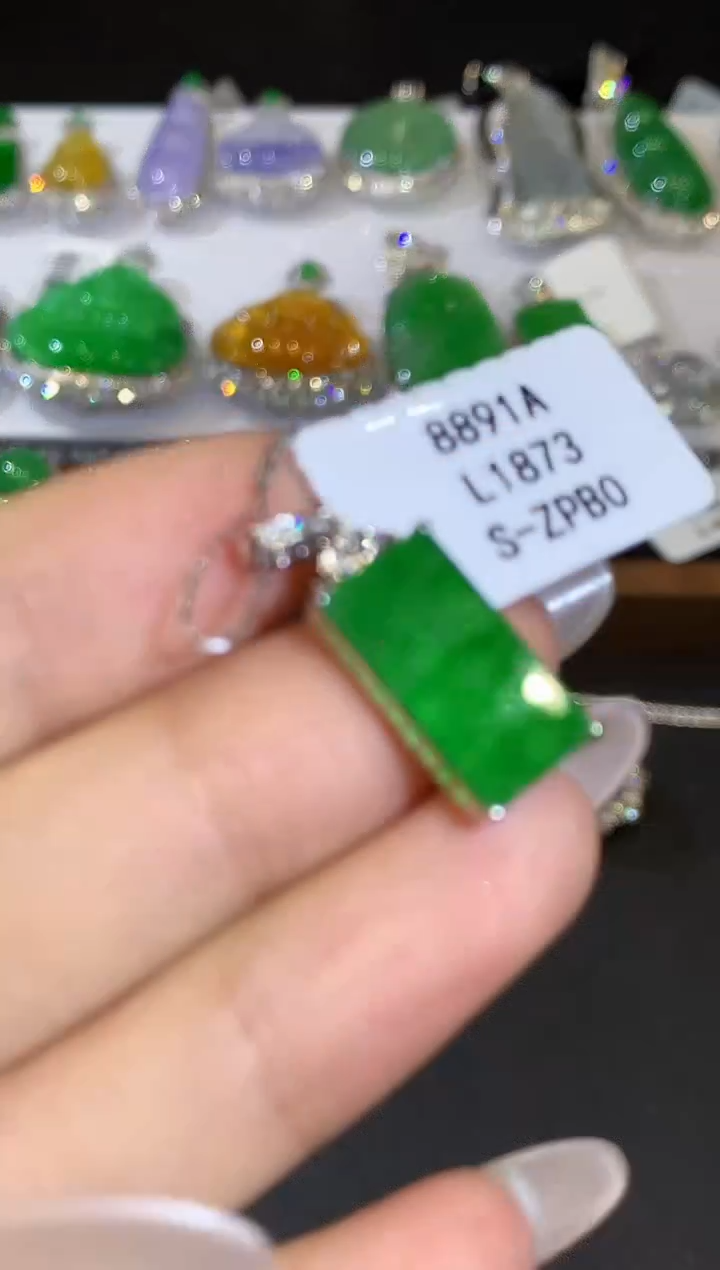 翡翠18K金镶嵌吊坠(不含链)L1873多样性发其一