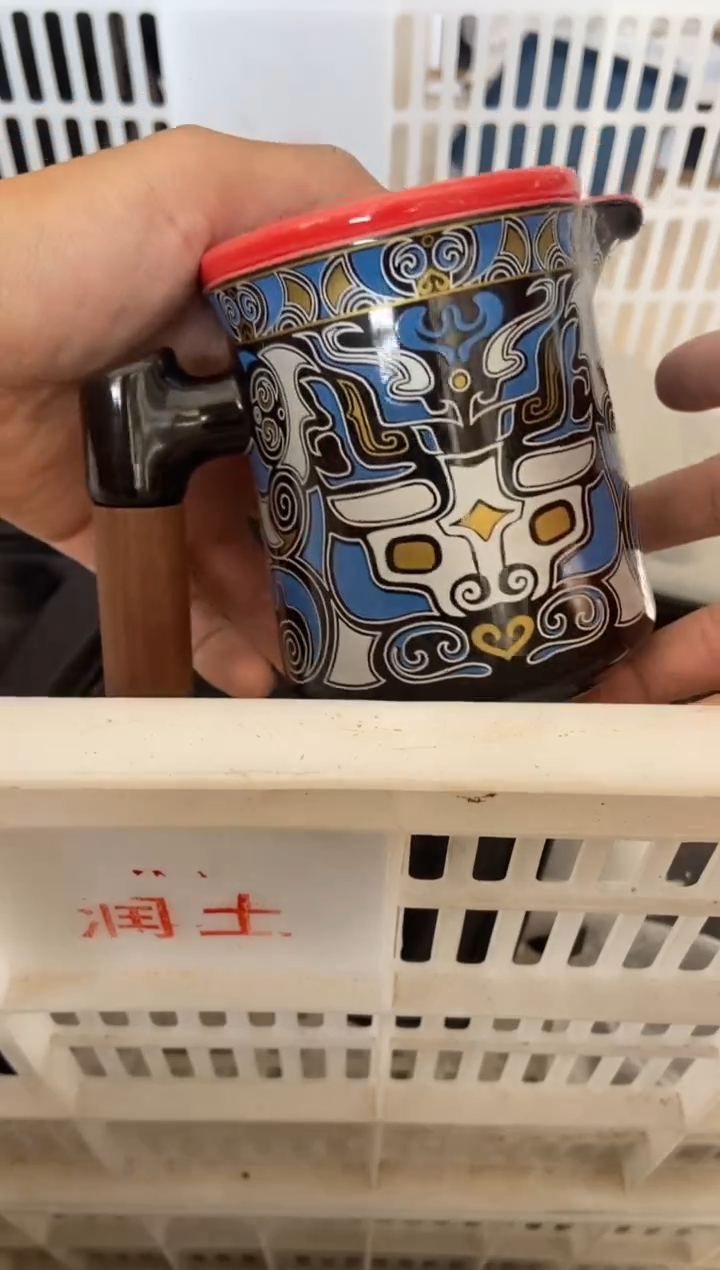 杯无运费险有瑕疵的摄影的产品有使用过的痕迹有点脏介意勿拍