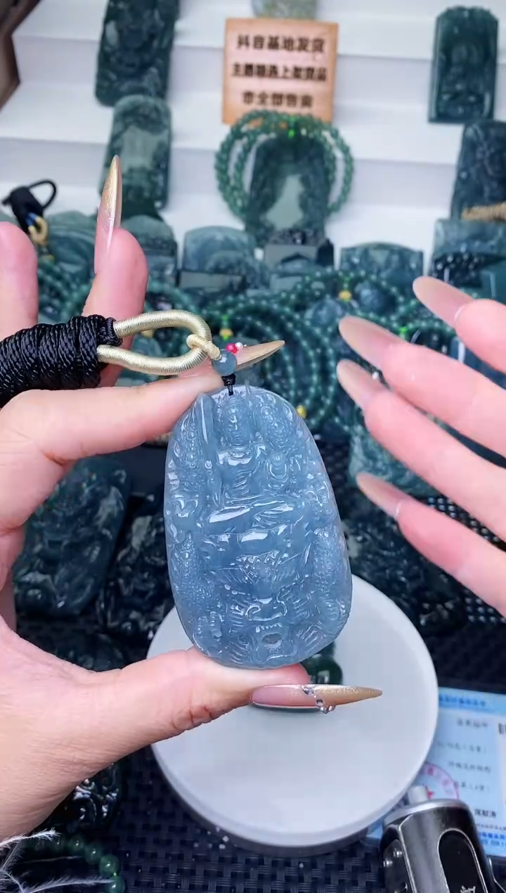 颈饰未镶嵌翡翠 